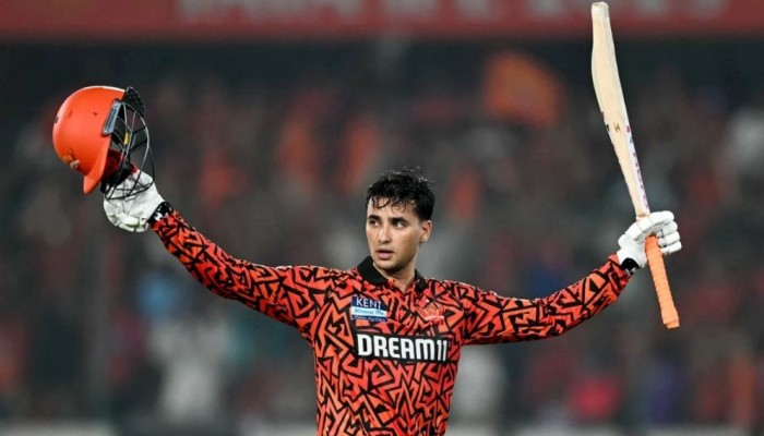 এক সেঞ্চুরিতে একগাদা রেকর্ড অভিষেকের