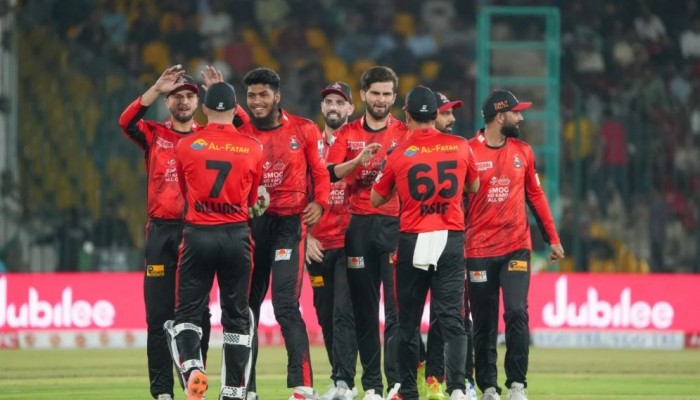 পিএসএলে উড়ছেন রিশাদ, উড়ছে লাহোরও