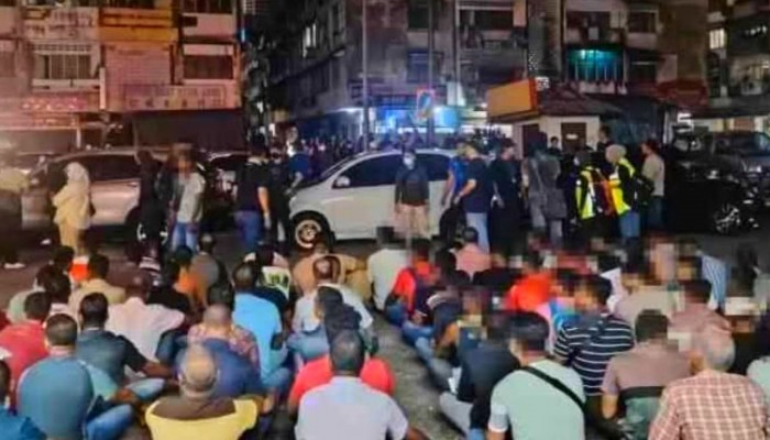 মালয়েশিয়ায় অভিযানে ১৬৫ বাংলাদেশি আটক