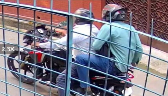 রাজশাহীতে চোখে মরিচের গুড়া ছিটিয়ে ১০ লাখ টাকা ছিনতাই
