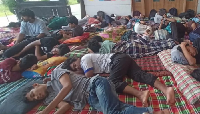 কুয়েটে ভিসির পদত্যাগের দাবি: অনশনের ১৮ ঘণ্টা