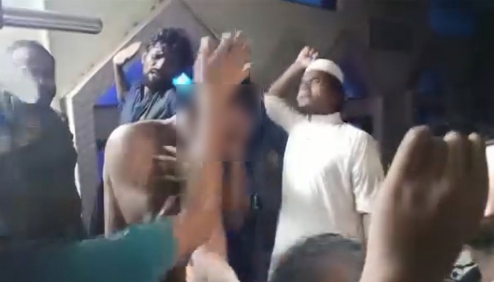 রাজশাহীতে নবীকে নিয়ে ‘কটূক্তির’ অভিযোগে যুবককে পিটুনি