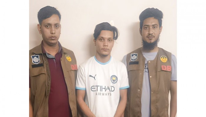 রাজশাহী সিএন্ডবি মোড়ে নারীদের উত্ত্যক্তের ঘটনায় আরও এক যুবক গ্রেপ্তার