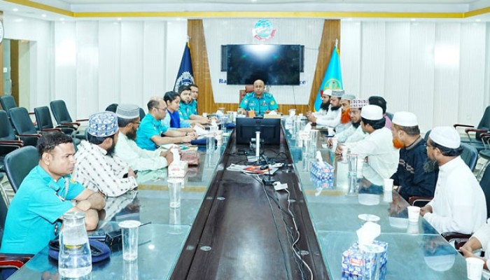 রাজশাহীতে কটূক্তি ইস্যুতে বিক্ষোভ স্থগিত, আলেমদের সঙ্গে বৈঠক পুলিশের