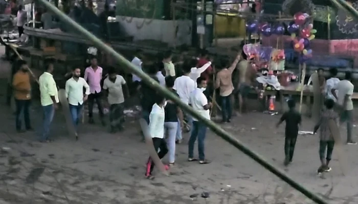 গাজীপুরে অস্থায়ী বাজারের ইজারাদারদের সঙ্গে হকারদের সংঘর্ষ, আহত ২০