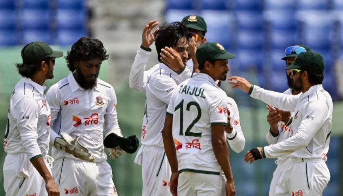 দুই উইকেট তুলে নিয়ে মধ্যাহ্ন বিরতিতে বাংলাদেশ