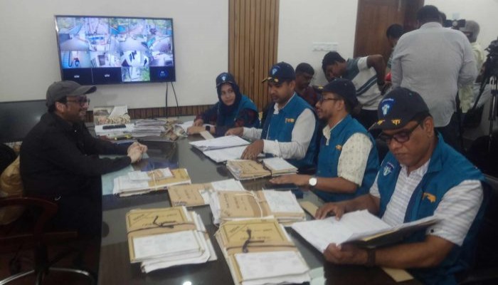 রাজশাহী এলজিইডির প্রকৌশলীর কার্যালয়ে দুদকের অভিযান