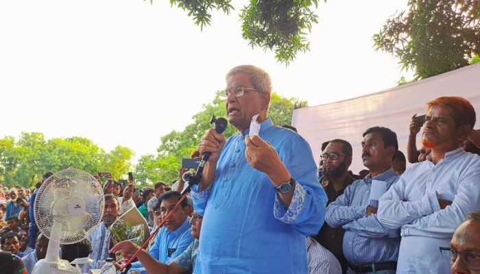 অপকর্ম বন্ধ না করলে বিএনপিকেও জনগণ ছুড়ে মারবে: মির্জা ফখরুল