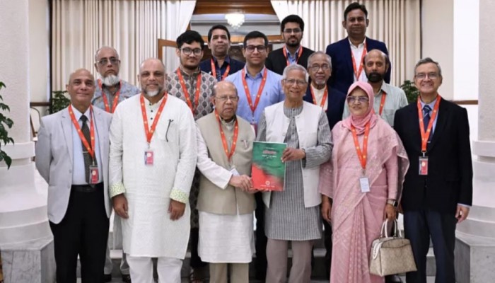 স্বাস্থ্য সংস্কার কমিশনের সুপারিশ দ্রুত বাস্তবায়নের নির্দেশ দিলেন প্রধান উপদেষ্টা
