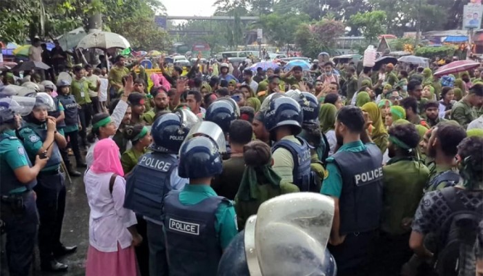 নার্সিং কলেজ শিক্ষার্থীদের শাহবাগ অবরোধ, যান চলাচল বন্ধ