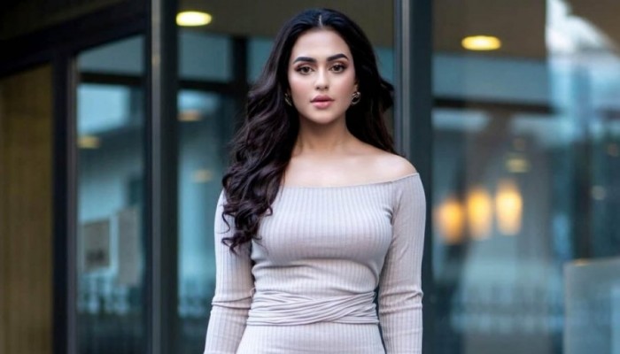 আটকের পর ডিবি কার্যালয়ে নুসরাত ফারিয়া