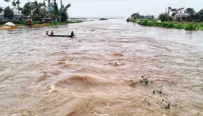 ধেয়ে আসছে বন্যা, ডুবে যেতে পারে ৪ জেলা