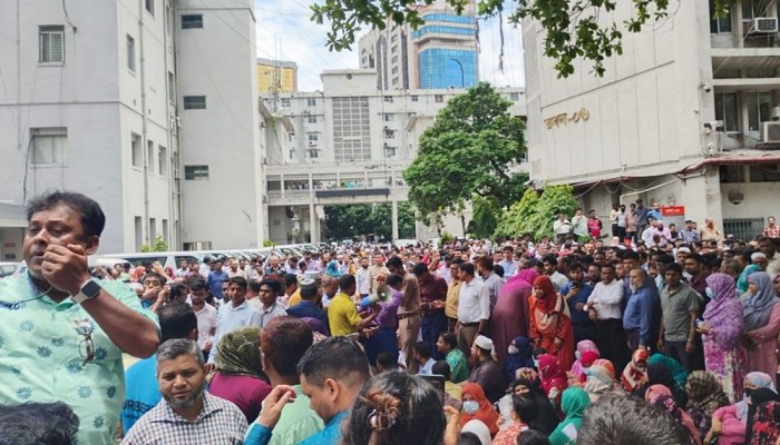 কড়া নিরাপত্তার মধ্যে সচিবালয়ে আজও বিক্ষোভ চলছে