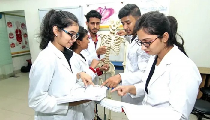 বেসরকারি মেডিক্যাল কলেজে ভর্তিতে শিক্ষার্থীদের আগ্রহ কমছে