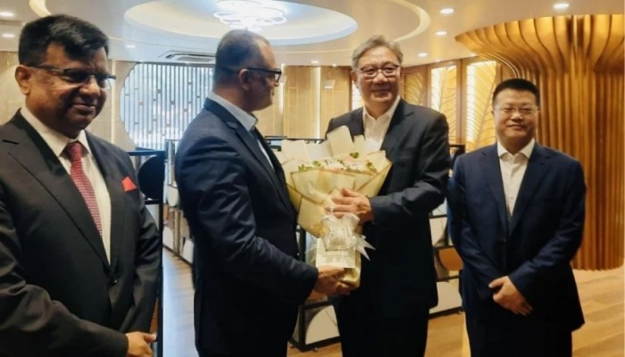 ১০০ ব্যবসায়ী নিয়ে ঢাকায় এলেন চীনের বাণিজ্যমন্ত্রী ওয়াং ওয়েনতাও