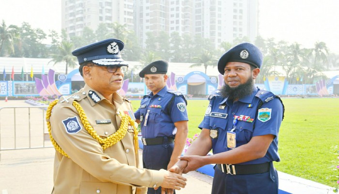 হারানো ফোন উদ্ধারে বিশ্বস্ত নাম জাহাঙ্গীর আলম, পেলেন আইজিপি সম্মান পদক