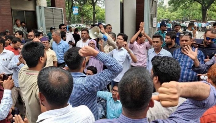 সরকারি চাকরি অধ্যাদেশ সংশোধনের ইঙ্গিত দিলেন উপদেষ্টারা