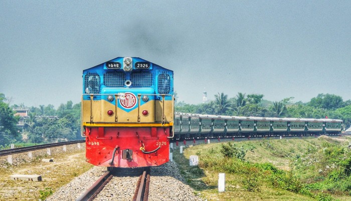 ট্রেনে ফিরতি যাত্রা: ১৩ জুনের টিকিট মিলিছে আজ