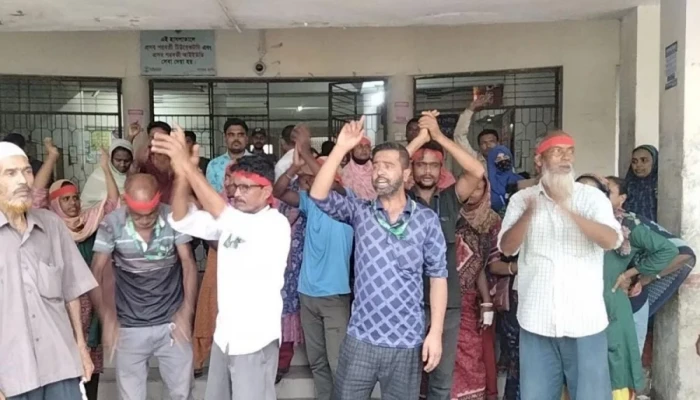 ১১ মাস বেতন নেই, হঠাৎ জানলেন ৫৩ জনের চাকরিটাও নেই