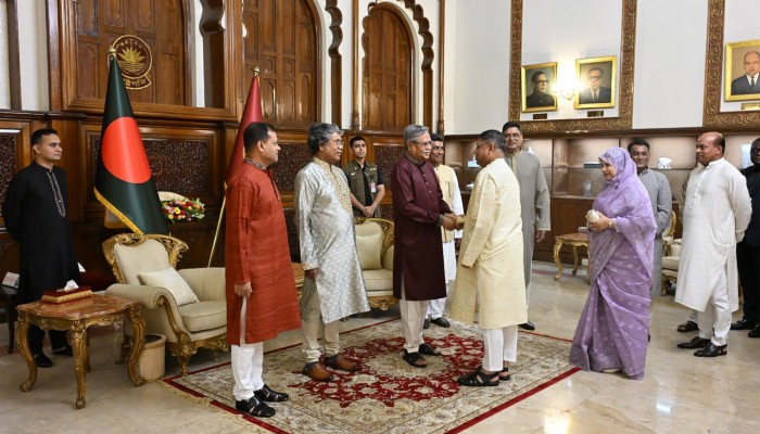 রাষ্ট্রপতির সঙ্গে সেনাপ্রধানের ঈদ শুভেচ্ছা বিনিময়