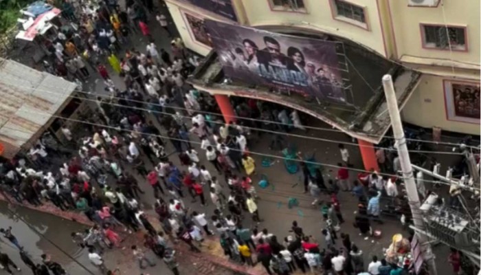 শাকিব খানের তাণ্ডব প্রচারে বিঘ্ন, ছায়াবানী সিনেমা হল ভাঙচুর