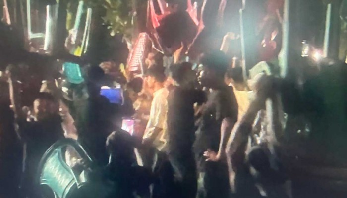 ‘তাণ্ডব’ চলাকালীন বৈশাখী সিনেমা হল ভাঙচুর
