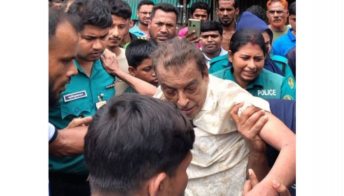 আ. লীগ নেতাকে পিটিয়ে পুলিশে দিল জনতা
