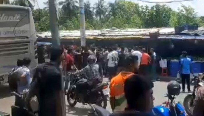 রাজশাহী শিরোইল বাস টার্মিনালে  দুপক্ষের সংঘর্ষ