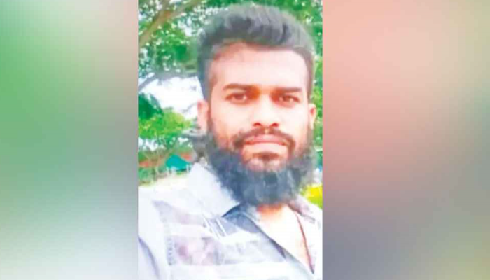 কুপিয়ে হত্যার পর লাশের ওপর দাঁড়িয়ে প্রকাশ্য নৃশংসতা, নেপথ্যে কী?