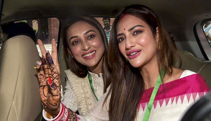 নুসরাত-মিমি একসঙ্গে পূজায়, তবে কি ফিরছে হারানো বন্ধুত্ব