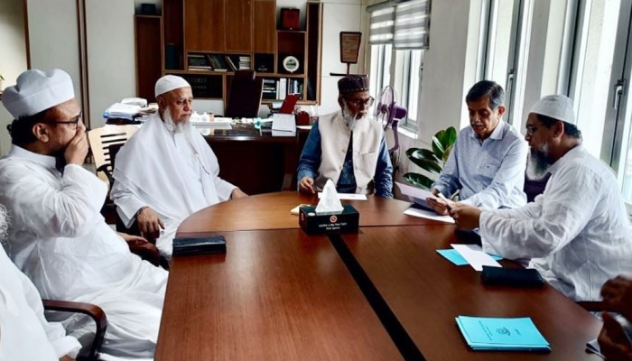 শিক্ষা উপদেষ্টার সঙ্গে কওমি মাদরাসা প্রতিনিধিদলের সাক্ষাৎ