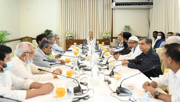 রাজনৈতিক দলের নেতাদের সঙ্গে বৈঠকে প্রধান উপদেষ্টা