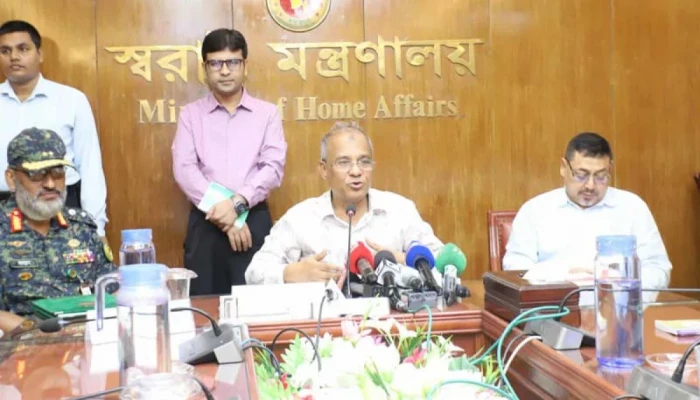 ৫ আগস্ট নিয়ে আতঙ্কের কোনও কারণ নেই: স্বরাষ্ট্র উপদেষ্টা