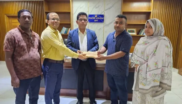 খুলনায় লাজ ফার্মাকে ৫ লাখ জরিমানা, ভোক্তা পেলেন ১.২৫ লাখ