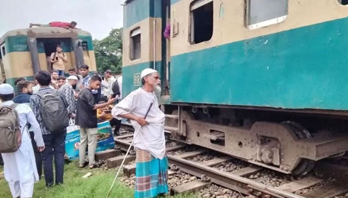 যমুনা এক্সপ্রেস ট্রেন বিমানবন্দর স্টেশন এলাকায় লাইনচ্যুত