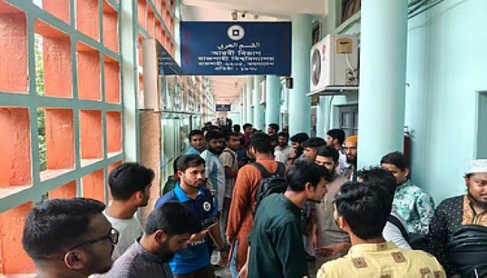 রাজশাহী বিশ্ববিদ্যালয়ে আরবি বিভাগের ফলাফল প্রকাশের দাবিতে অফিসকক্ষে তালা