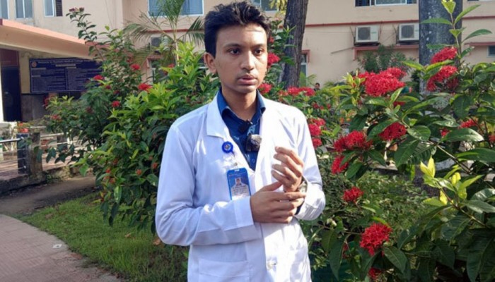 রাজশাহীতে হৃদরোগে আক্রান্তদের জন্য বিনামূল্যে ১৭ কোটি টাকার ওষুধ আনলেন ইন্টার্ণ ডাঃ শীর্ষ শ্রেয়ান
