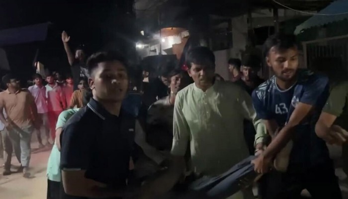 মধ্যরাতে চবি শিক্ষার্থী ও স্থানীয়দের সংঘর্ষে আহত ৬০, সব পরীক্ষা স্থগিত