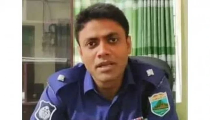 গাজীপুরে সড়ক দুর্ঘটনায় নওগাঁ ডিবির ওসি নিহত, স্ত্রী আহত