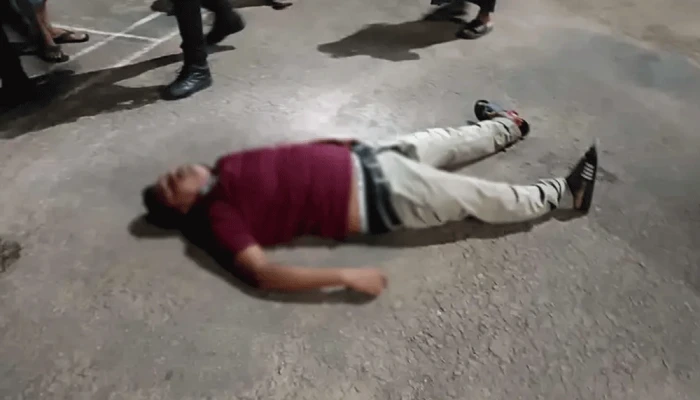 ছাদ থেকে লাফ দিয়ে নিজেকে শেষ করলেন পুলিশ সদস্য