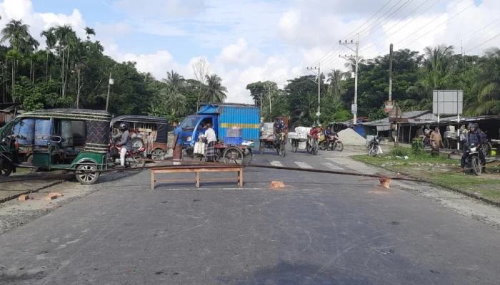 বাগেরহাটে চলছে সকাল-সন্ধ্যা হরতাল, ২০ স্থানে সড়ক অবরোধ