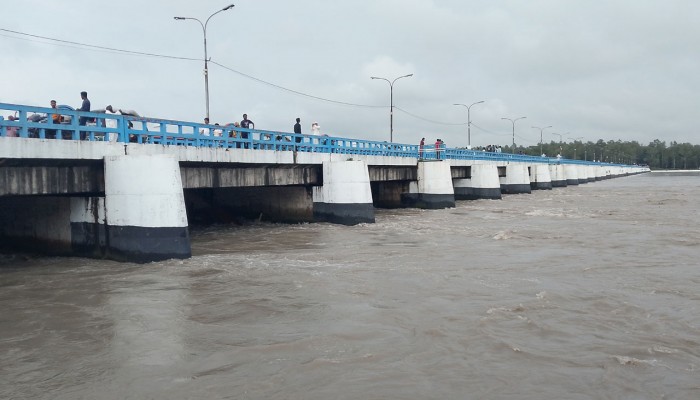 বিপৎসীমা ছুঁই ছুঁই তিস্তার পানি, আতঙ্কে নদীপাড়ের মানুষ