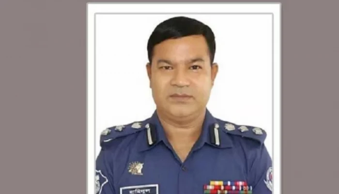 স্ত্রীর নির্বাচনী প্রচারণায় অংশ নেওয়ায় বাধ্যতামূলক অবসরে ডিআইজি