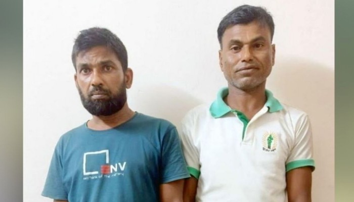 বাজারে চাঁদাবাজির সময় ২ ভুয়া পুলিশ গ্রেপ্তার