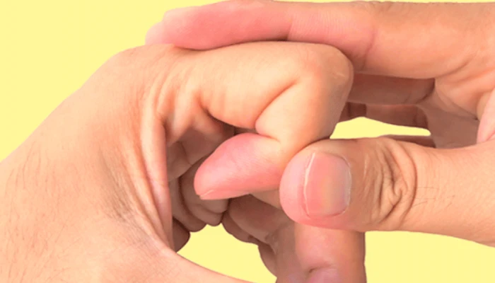 নামাজে আঙুল ফুটানোর বিধান