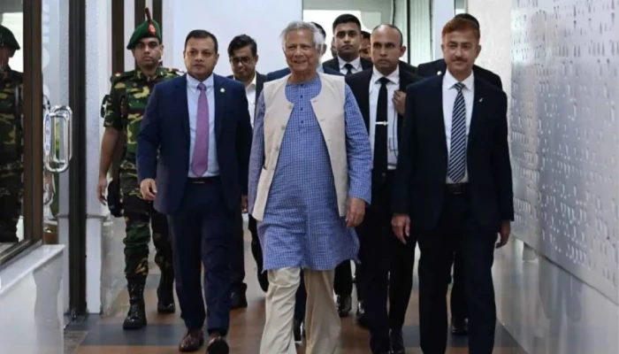ইতালি সফর শেষে দেশে ফিরেছেন প্রধান উপদেষ্টা