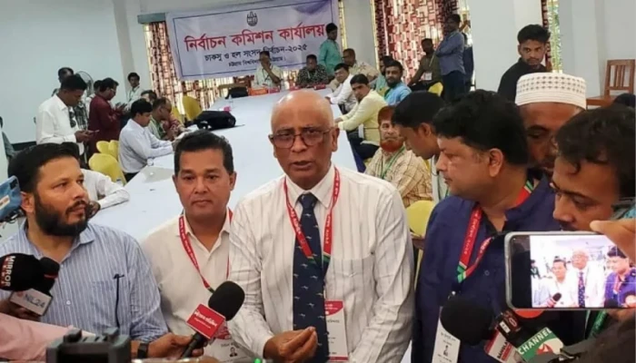 অমোচনীয় কালি পাইনি, তাই মার্কার দিয়ে কাজ করা হচ্ছে: চাকসু সিইসি