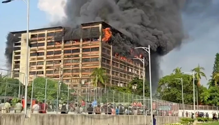 চট্টগ্রাম ইপিজেডে পোশাক কারখানায় আগুন, নিয়ন্ত্রণে ফায়ার সার্ভিসের ১৪ ইউনিট