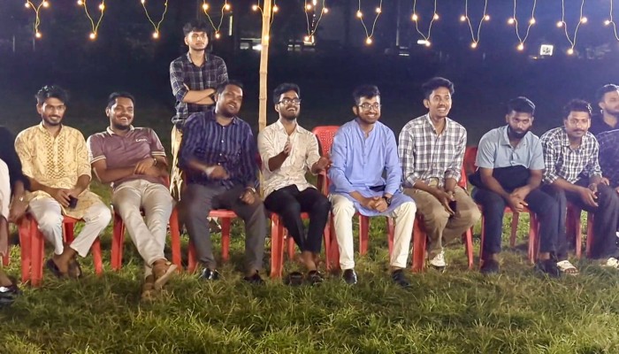 রাকসু নির্বাচনে হেরে যাওয়া প্রার্থীদের পরাজয় উদযাপন