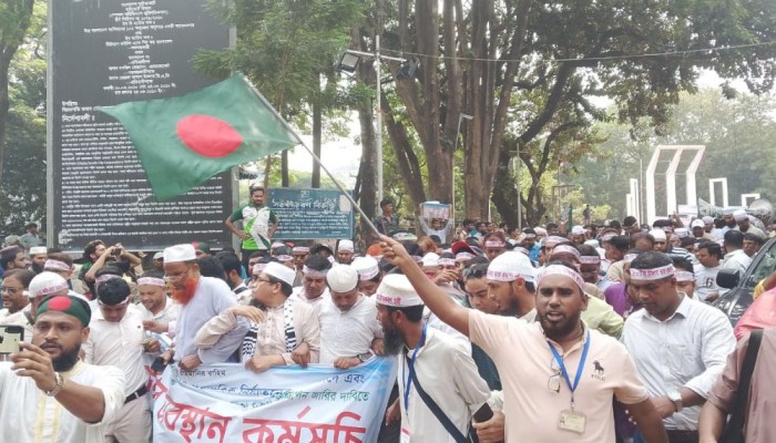 এমপিওভুক্ত শিক্ষকদের শিক্ষা ভবনমুখী ভুখা মিছিলে পুলিশের বাধা